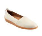 Women's Softwalk Deva Flats