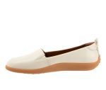 Women's Softwalk Deva Flats